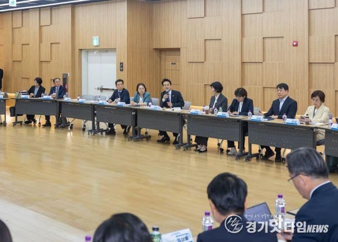 경기교육감 “26명 교육감 시대”…교육장 25명, 10월부터 매월 등굣길 점검 제안 대표 이미지