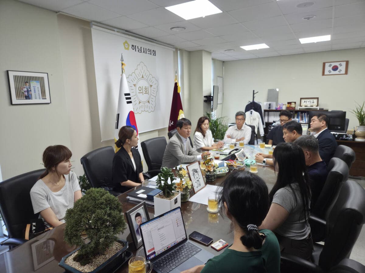 무면허 중·고생 킥보드 어쩌나…하남시의회, 방치 단속 기준 “1시간→30분” 검토 요청 대표 이미지