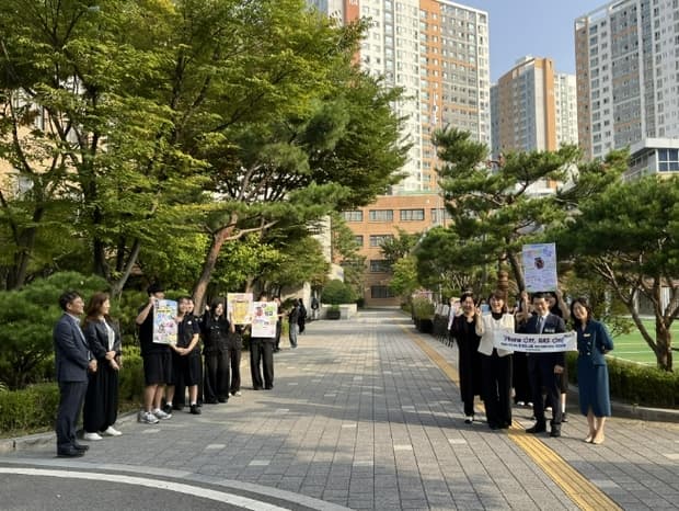 하남 신장고에서 '폰프리 스쿨' 첫 현판식…아침독서·작은음악회·아침스포츠 대표 이미지
